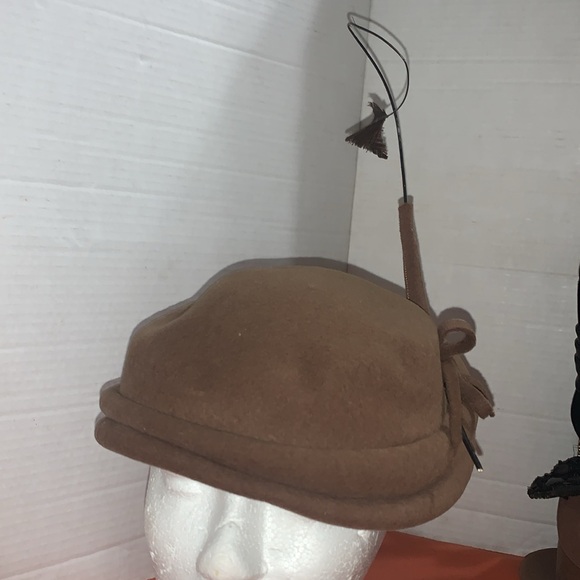 Vintage Brown wool w/ wire feather Merrimac hat Excellent condition!!! - Picture 2 of 10